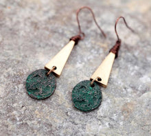 Load image into Gallery viewer, Ancient Gold Disk Drop Dangle Antique Earrings Green