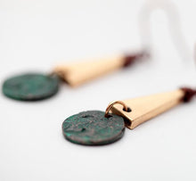 Load image into Gallery viewer, Ancient Gold Disk Drop Dangle Antique Earrings Green